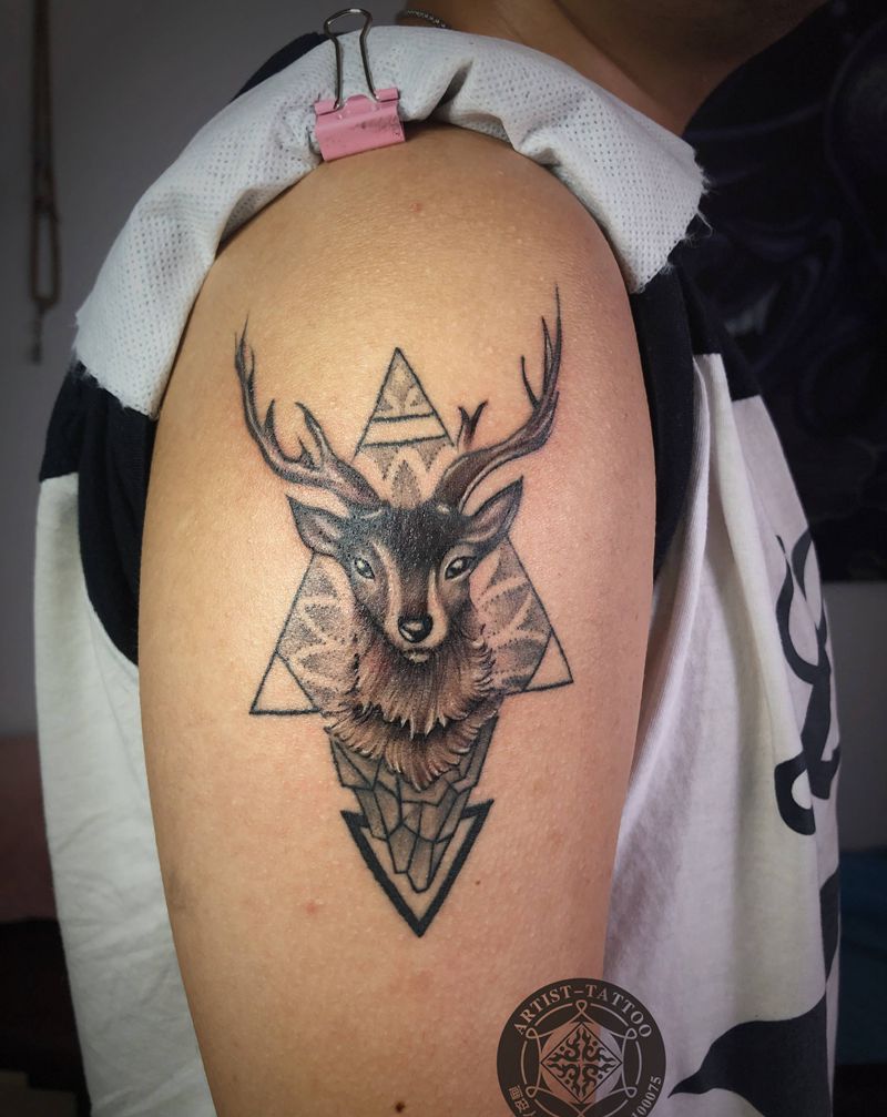 鹿纹身图片_点刺几何纹身图案