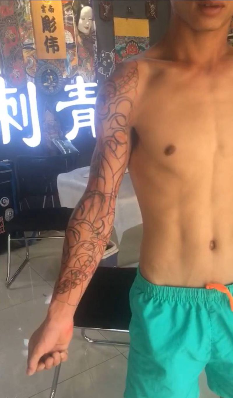 浪臂，未完纹身图片_手臂手部老传统纹身图案