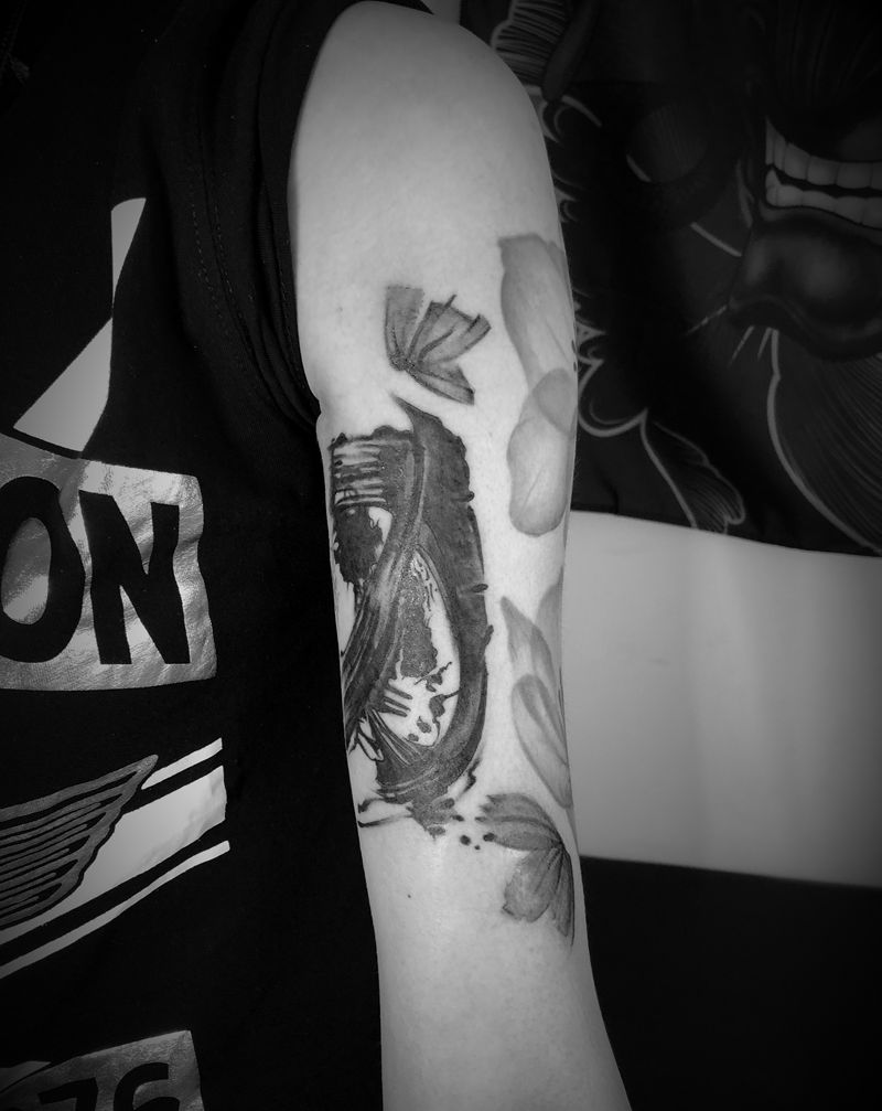 墨痕纹身图片_手部水墨纹身图案