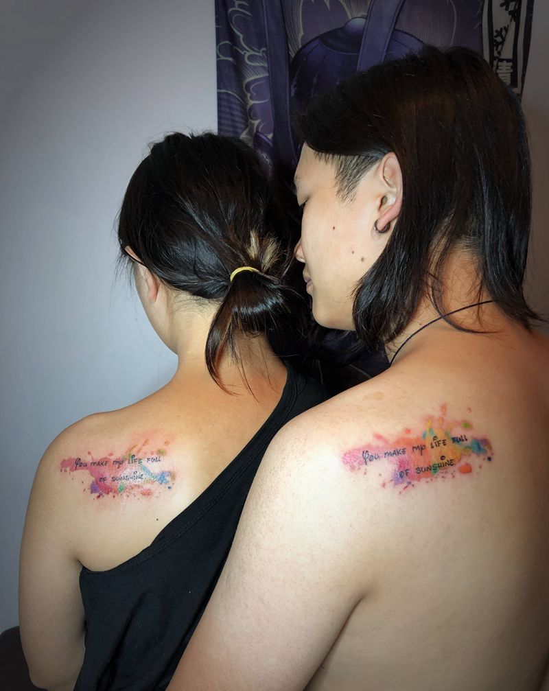 情侣纹身图片_背部水彩纹身图案