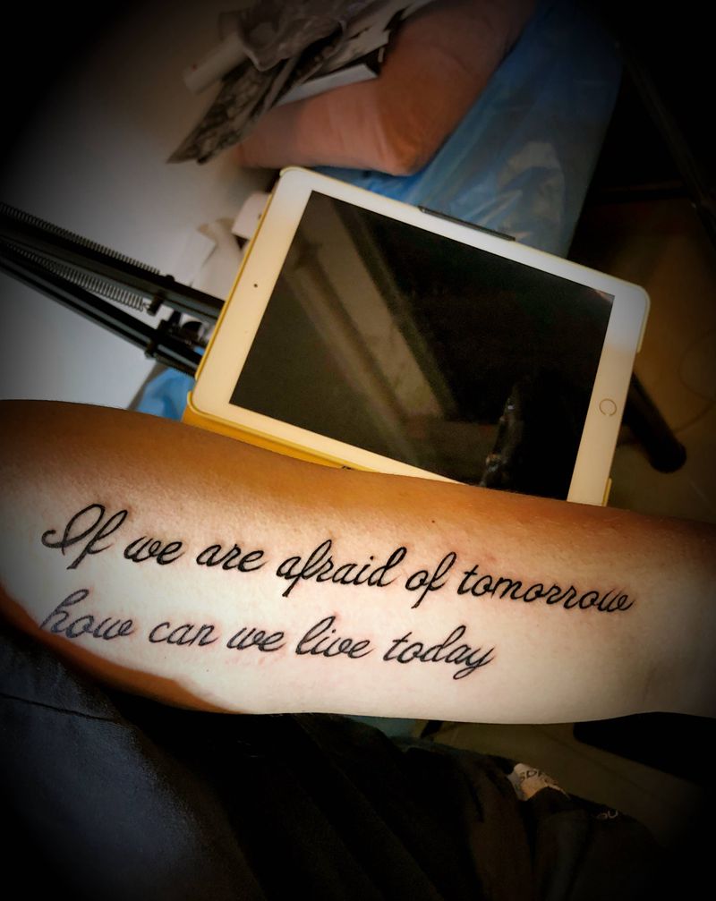 英文小句纹身图片_手部图腾花体字纹身图案