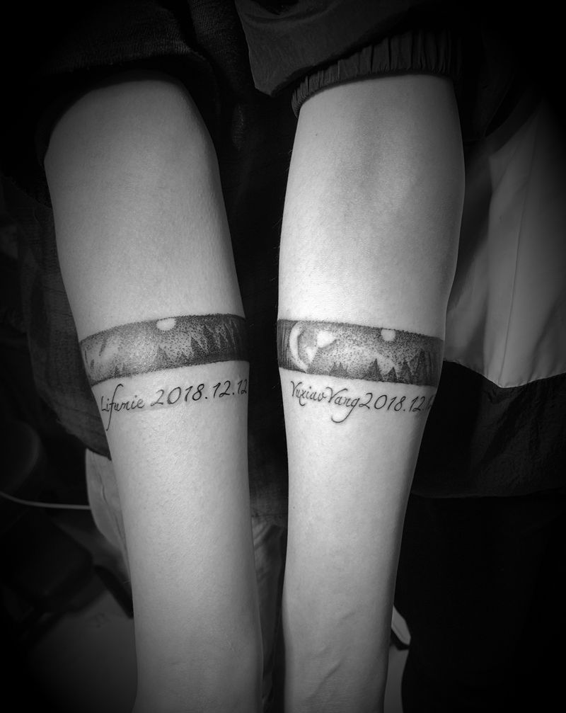 情侣手环纹身图片_手部点刺New School纹身图案