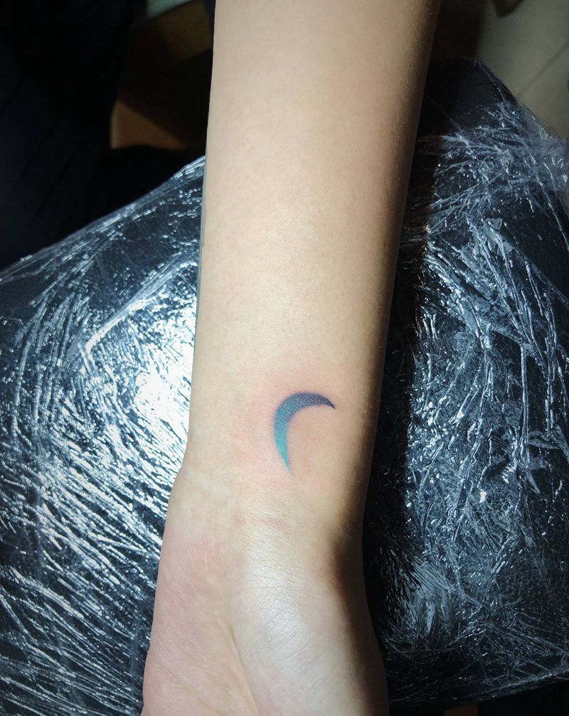 小月亮纹身图片_手部New School水彩纹身图案