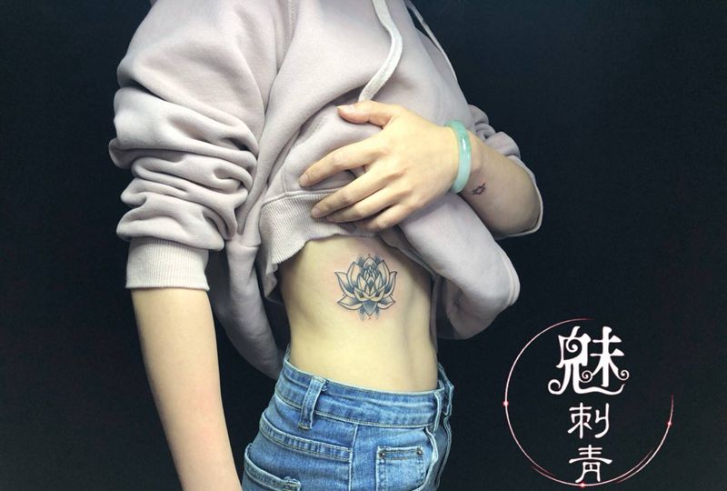 莲花纹身图片