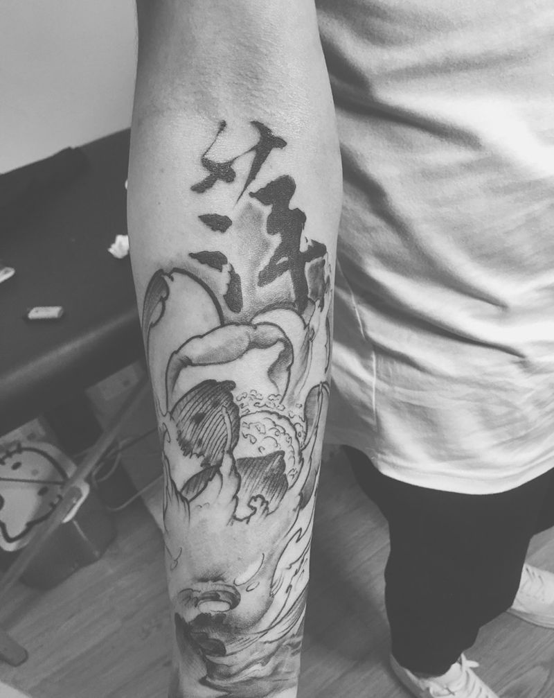 黑灰小臂。待上彩色纹身图片