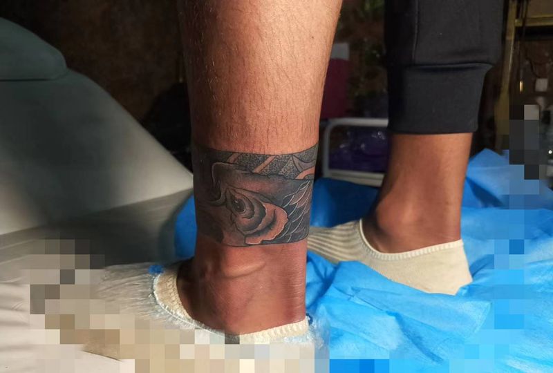 脚环纹身图片_脚部腿部点刺老传统鱼纹身图案