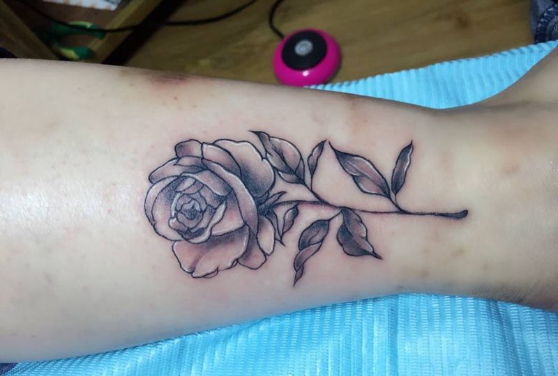 玫瑰纹身图片_成品脚部植物纹身图案