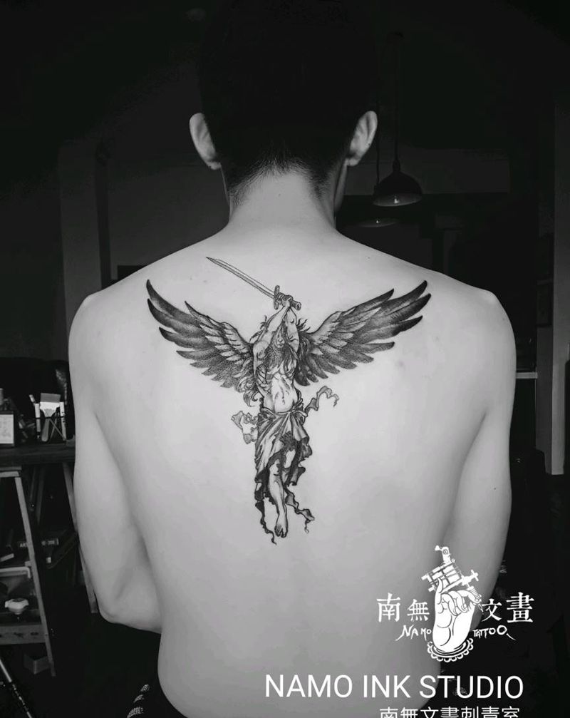 背部遮盖纹身图片