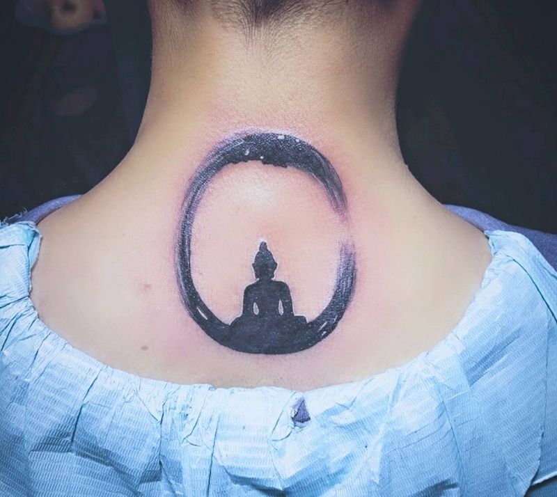 佛纹身图片_颈部背部水墨佛纹身图案