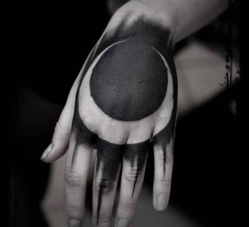 黑背纹身图片_手部成品纹身图案