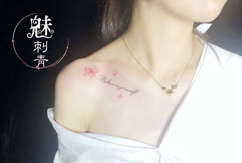 锁骨小情新纹身图片