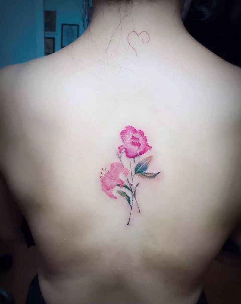 小清新纹身图片_成品背部清新植物纹身图案