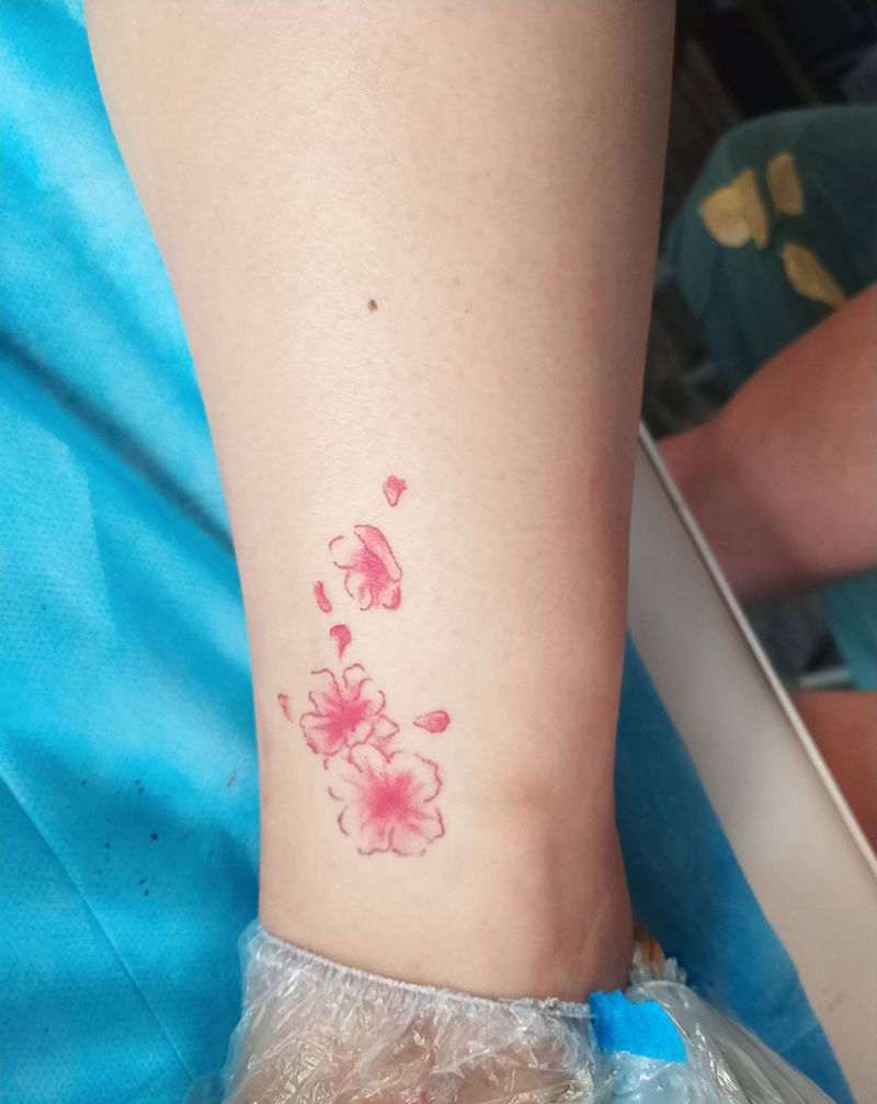 花纹身图片_腿部脚部水彩花纹身图案