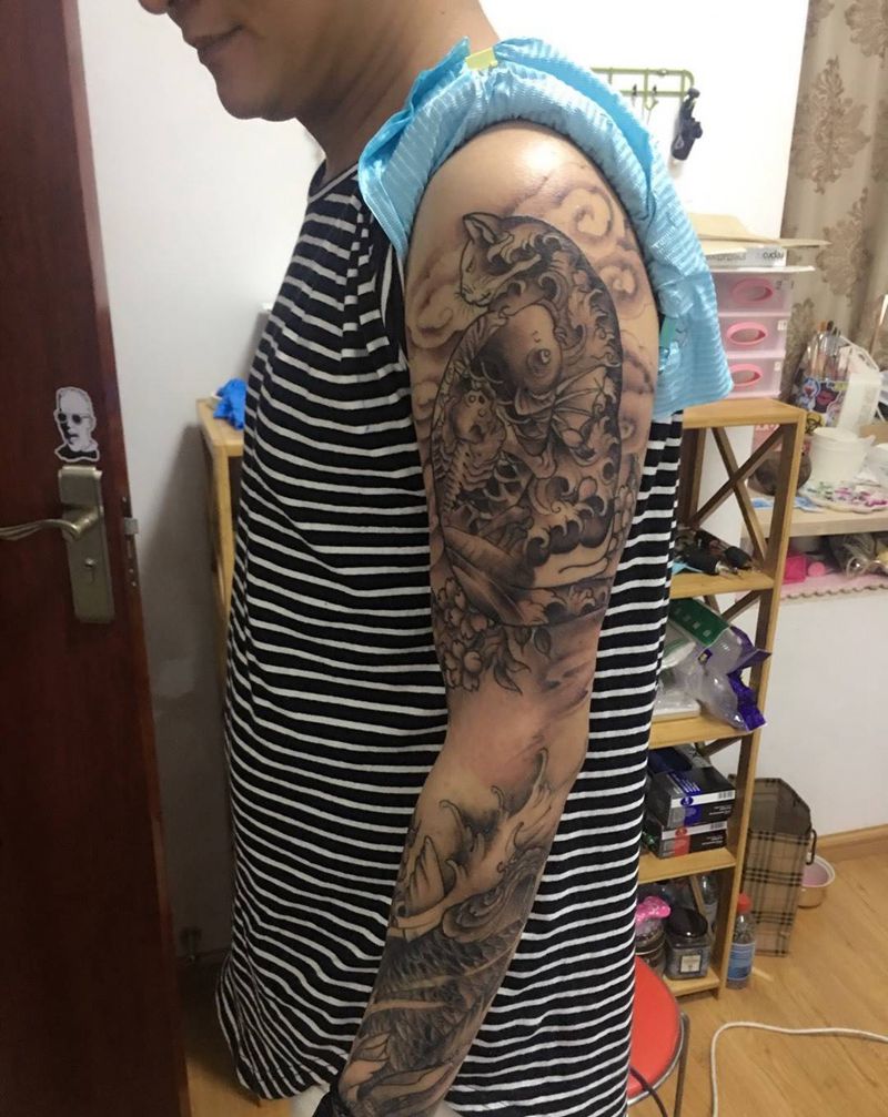 臂➕即兴背景纹身图片_成品手臂传统纹身图案