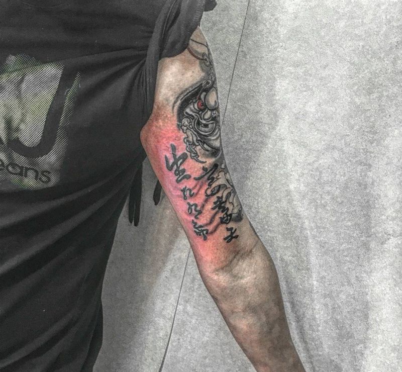 生死乃命 富贵由天纹身图片_手臂成品字符纹身图案