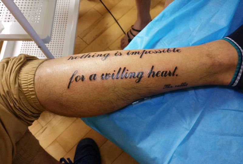 英文纹身图片_腿部花体字英文纹身图案