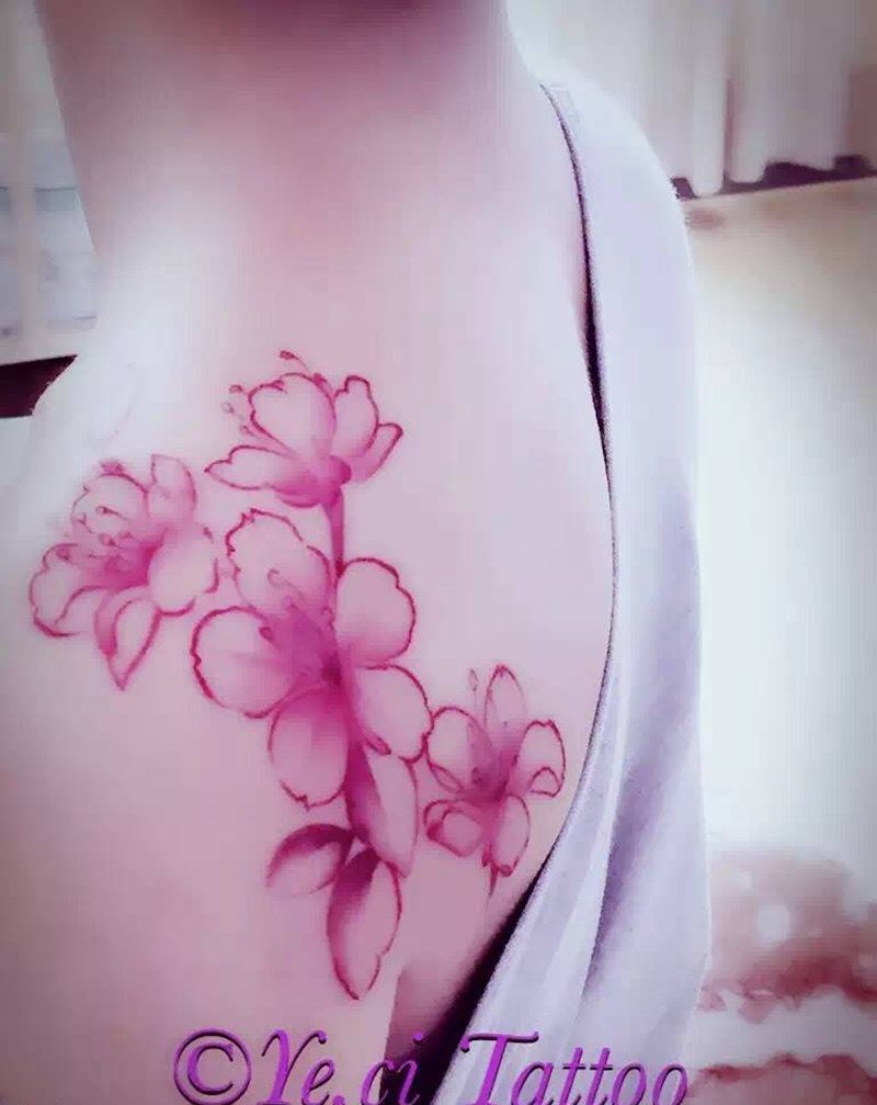 梅花纹身图片_成品肩部植物纹身图案