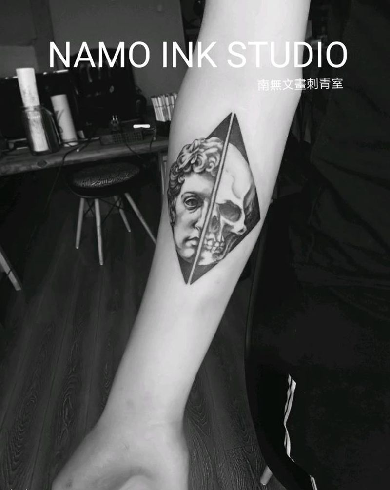 一枚小素描纹身图片