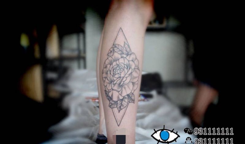 点刺花与几何纹身图片