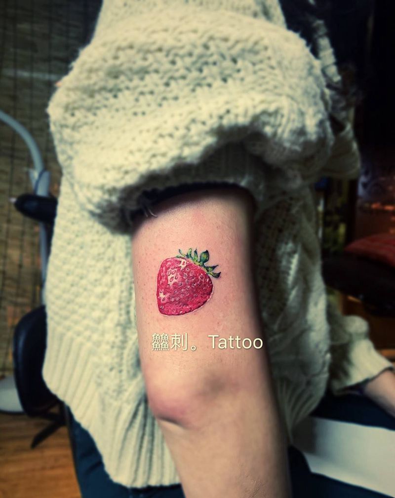 小草莓纹身图片_手臂手部纹身图案