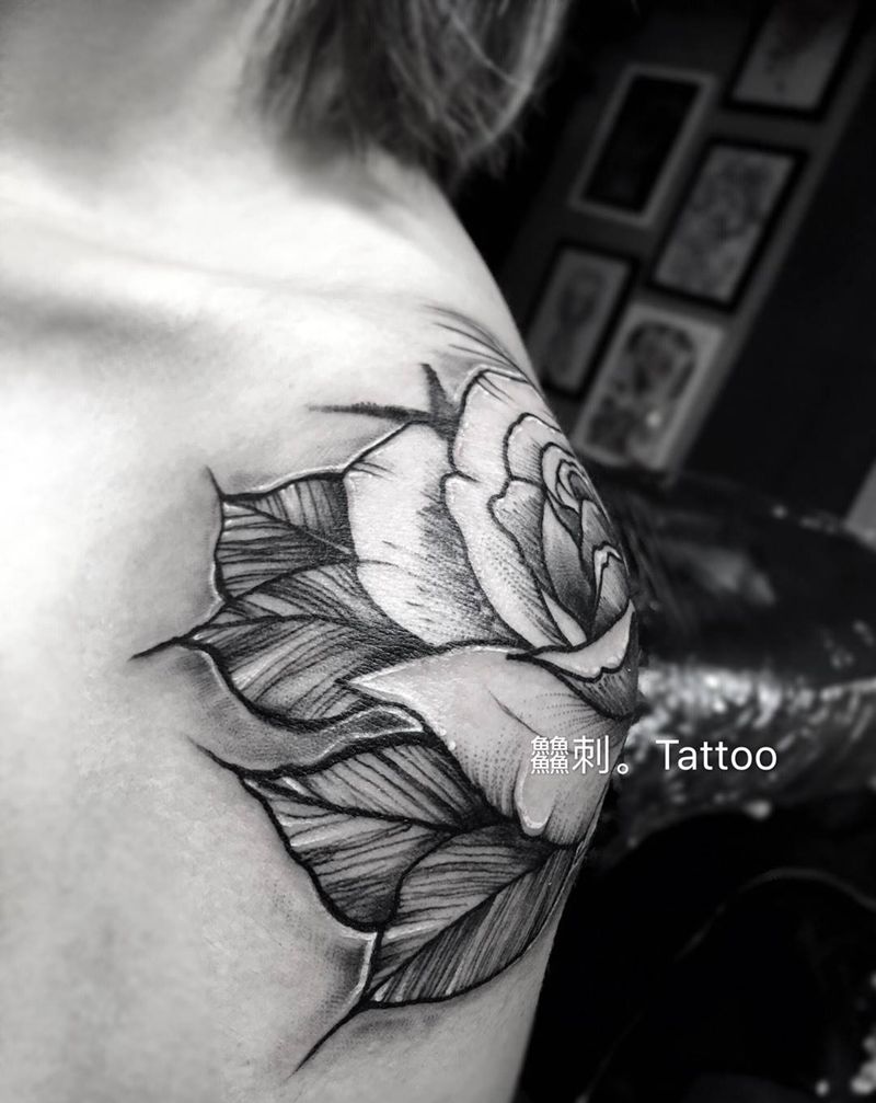 肩花纹身图片_肩部纹身图案