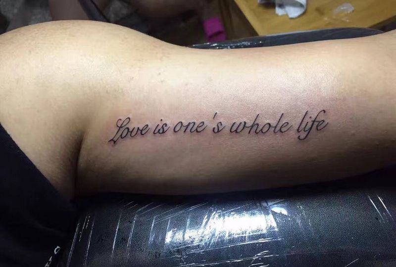 字母纹身图片_手臂清新纹身图案