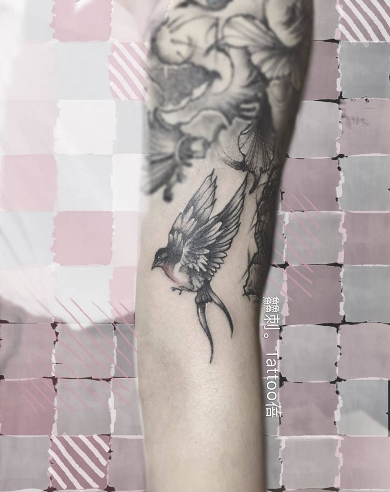 小燕子纹身图片_手臂手部纹身图案