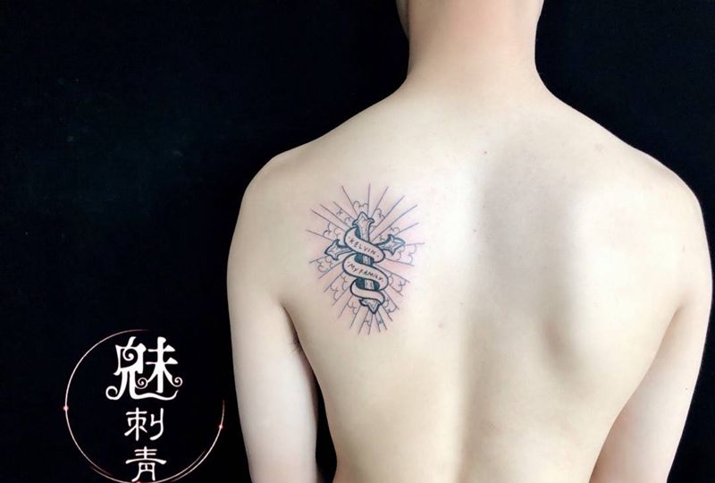 十字架纹身图片