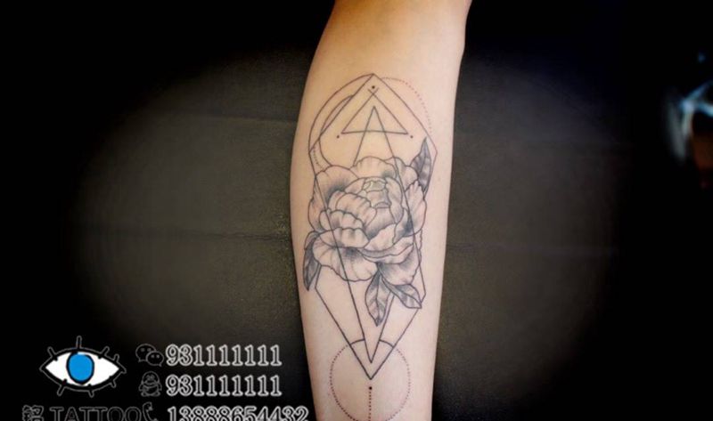 点刺花与几何纹身图片