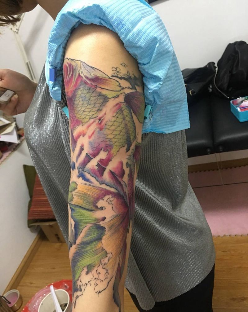 彩鱼。未完纹身图片_手臂纹身图案
