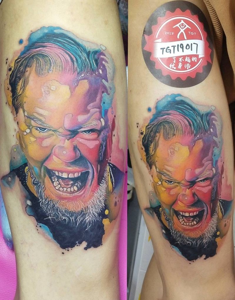 笑纹身图片_腿部欧美写实水彩纹身图案
