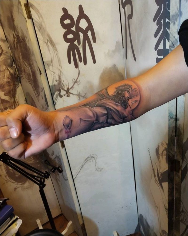 耶稣纹身图片_手臂欧美写实纹身图案