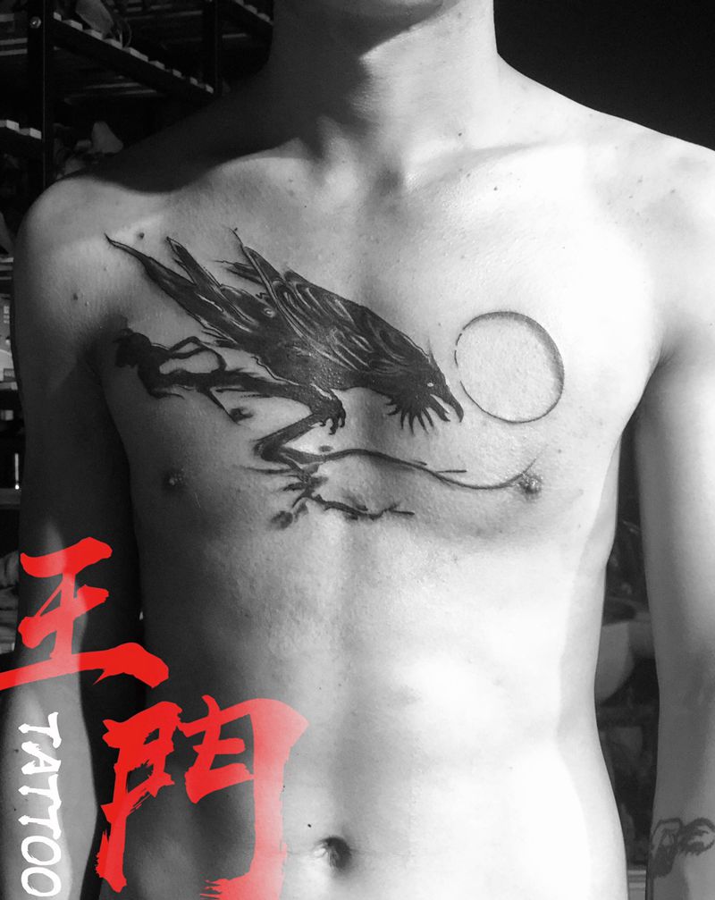 反战乌鸦纹身图片_胸部水墨纹身图案