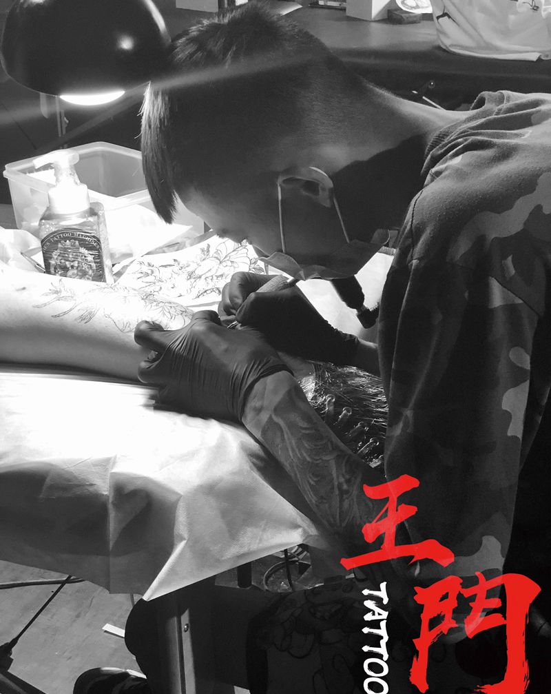 王门刺青师By小爽纹身图片_脚部欧美写实纹身图案