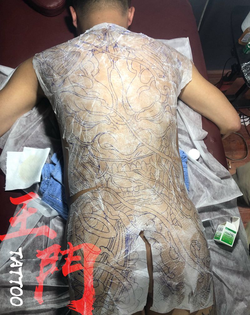 般若纹身图片_背部臀部老传统纹身图案