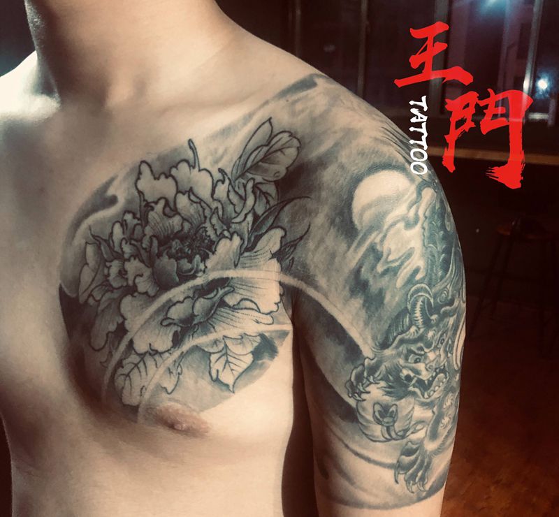 新传统半甲纹身图片_胸部新传统纹身图案