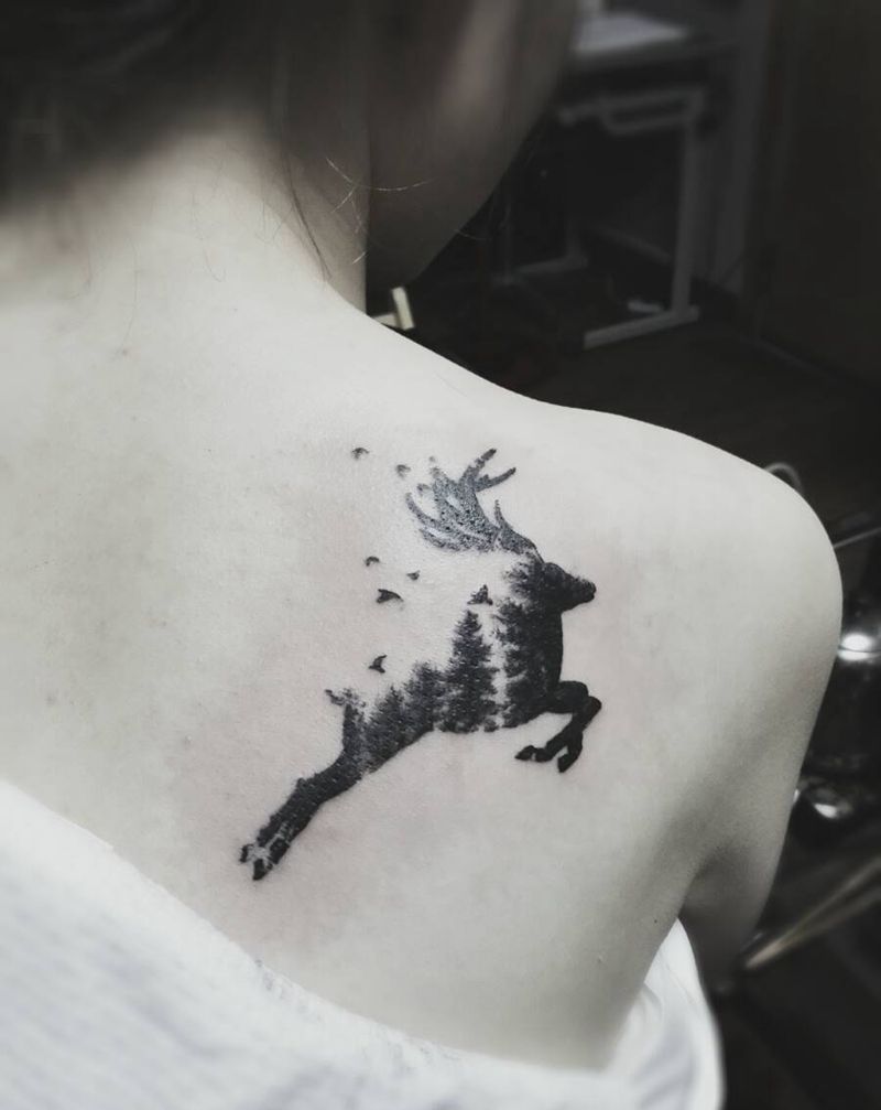 跳跃的鹿纹身图片_背部清新动物原创成品纹身图案