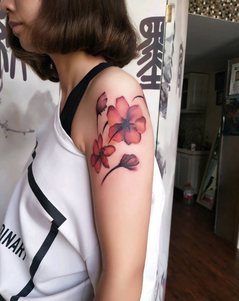 水墨小花纹身图片_肩部清新昆明云南纹人墨刻成品纹身图案