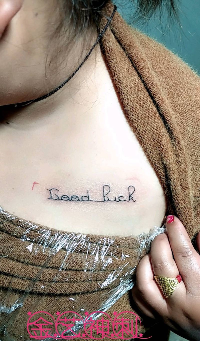 锁骨  英文纹身图片_胸部清新字符原创成品纹身图案