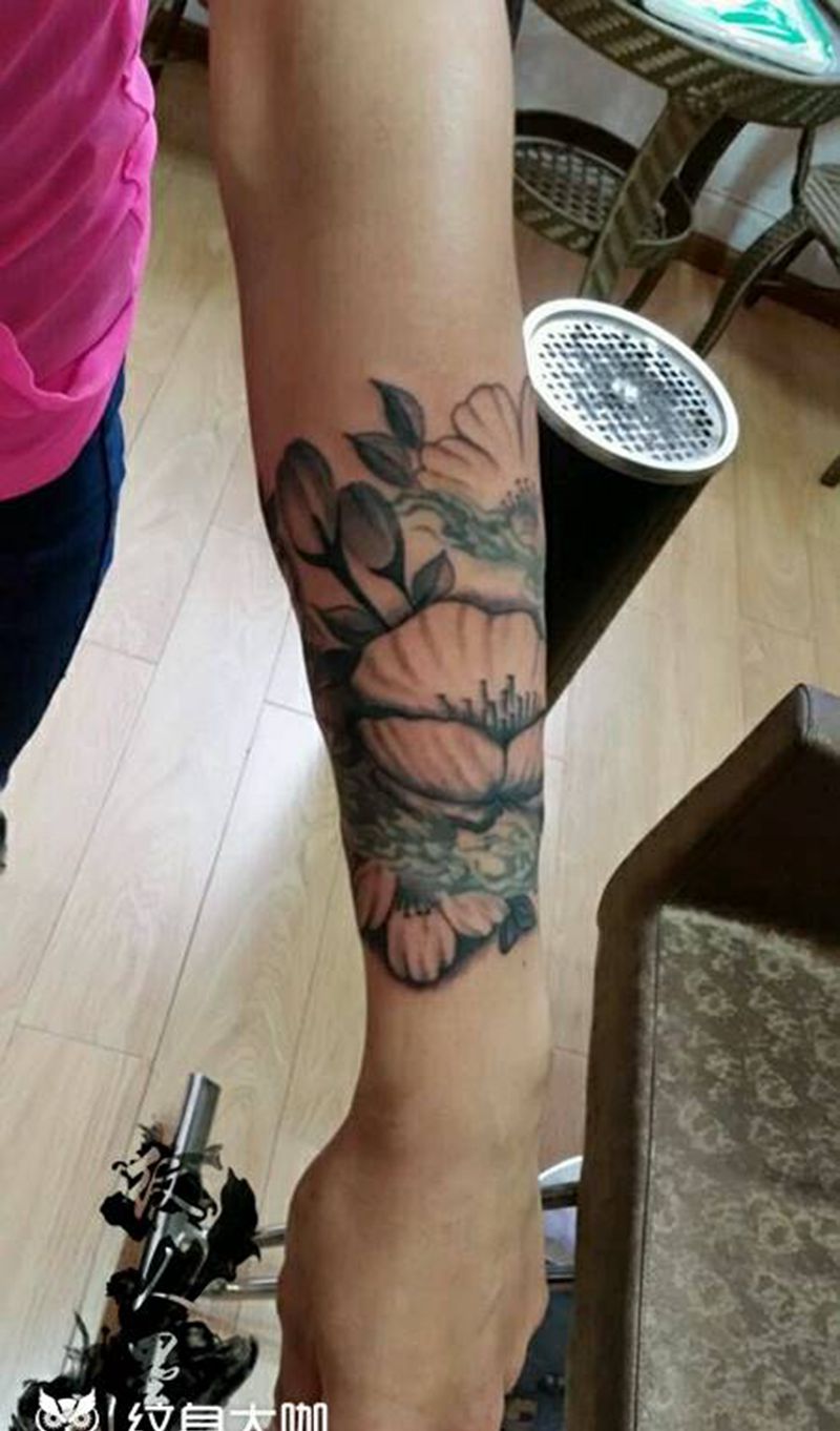 花儿纹身图片_手臂传统植物原创昆明云南纹人墨刻修改成品纹身图案