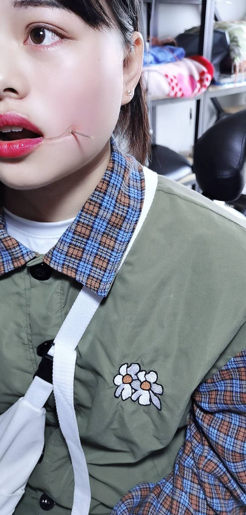 穿刺   酒窝钉纹身图片_颈部纹身图案