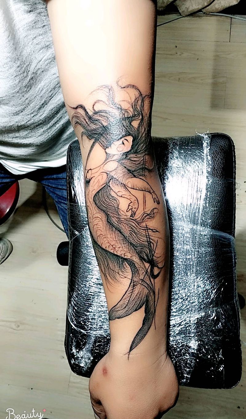 素描  美人鱼纹身图片_手臂新传统几何纹身图案