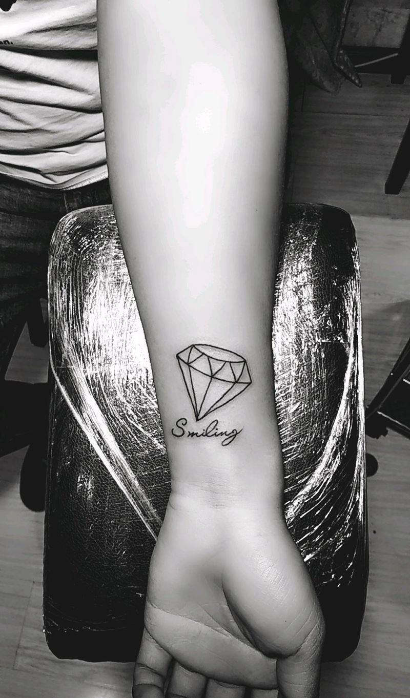 小图纹身图片_手部图腾点刺纹身图案