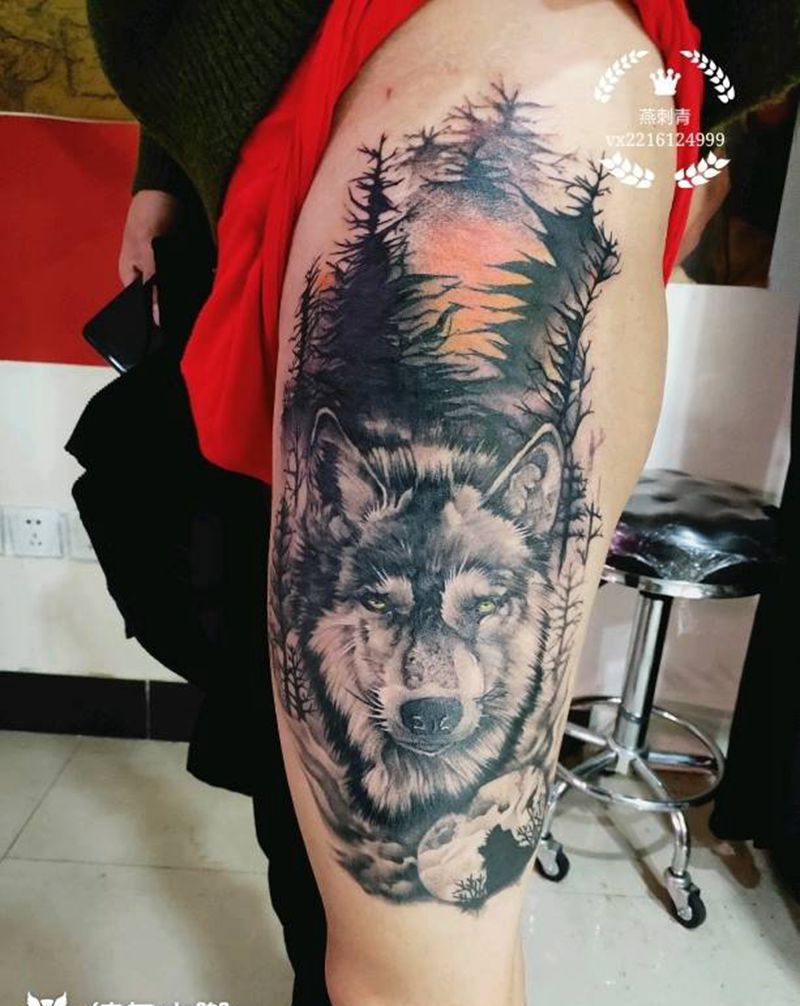 狼与森林的羁绊纹身图片_臀部腿部欧美写实纹身图案