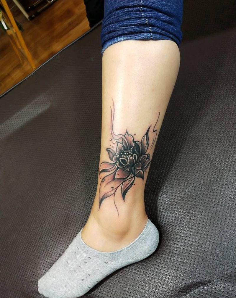 荷花纹身图片_腿部水墨遮盖纹身图案