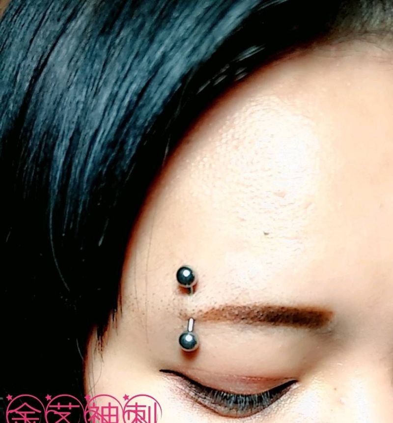 时尚美女  眉钉走一个纹身图片_清新原创成品纹身图案