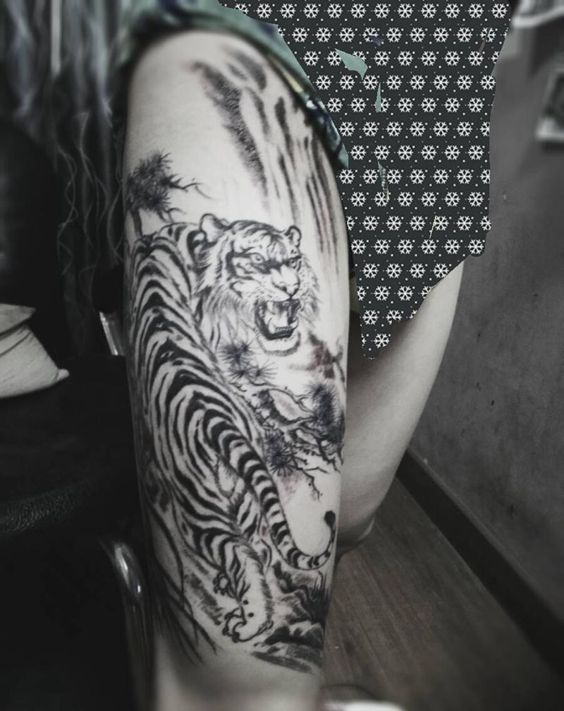 上山虎未完成纹身图片_腿部传统动物成品纹身图案