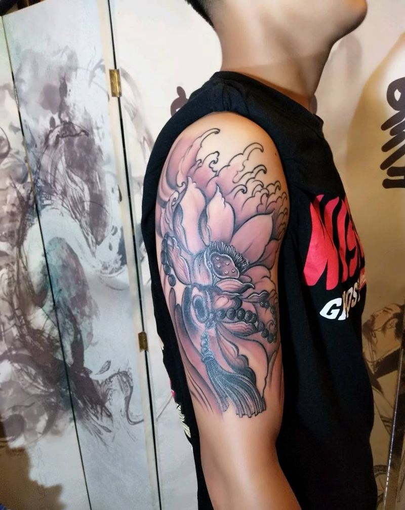 荷花纹身图片_手臂清新植物昆明云南纹人墨刻修改遮盖成品纹身图案