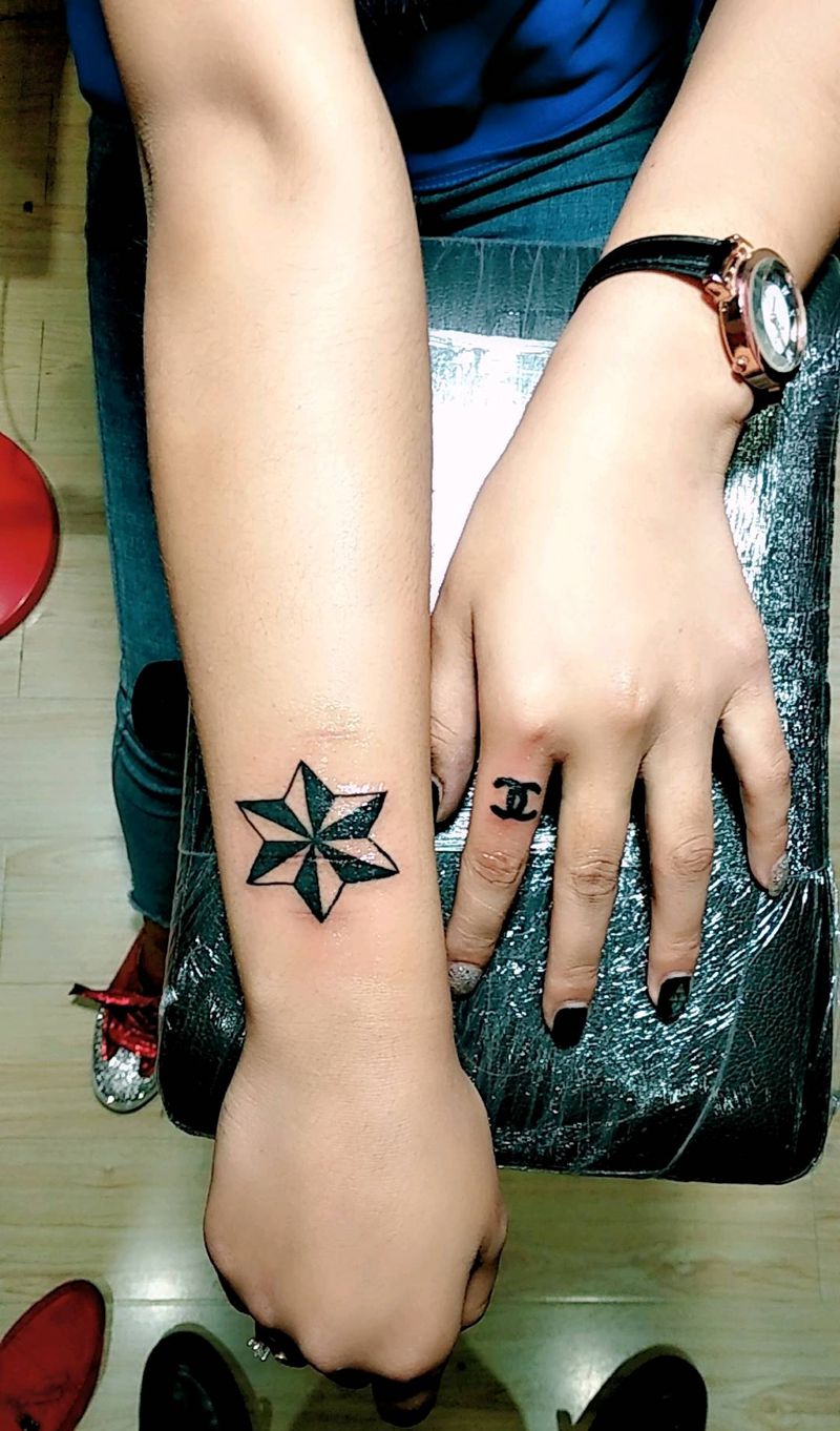 闺密 同款  不同位纹身图片_手臂清新几何图腾情侣原创成品纹身图案