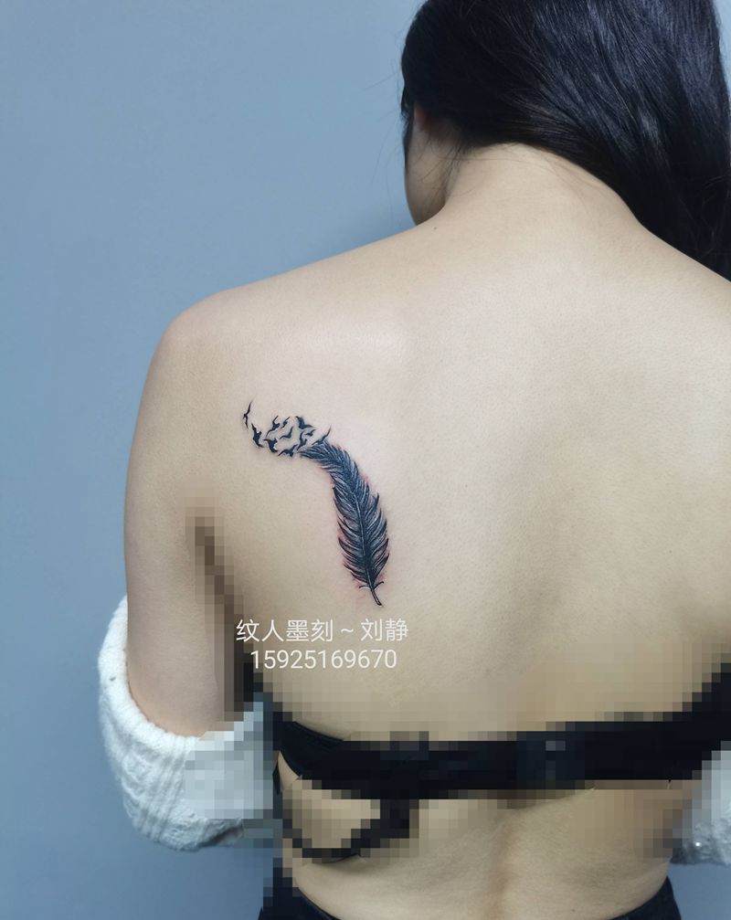 遮盖修改失败纹身，羽毛纹身图片_背部新传统欧美写实遮盖修改补色纹身图案